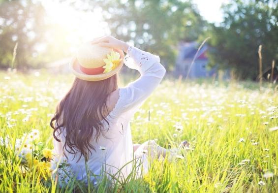 femme cheveux au soleil